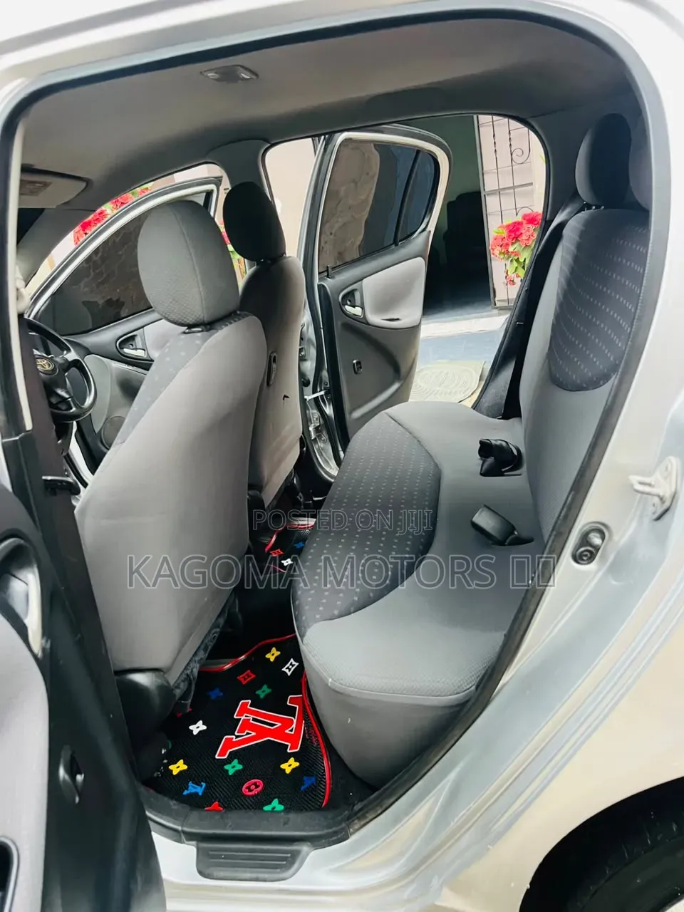 Toyota Vitz 2002 Silver