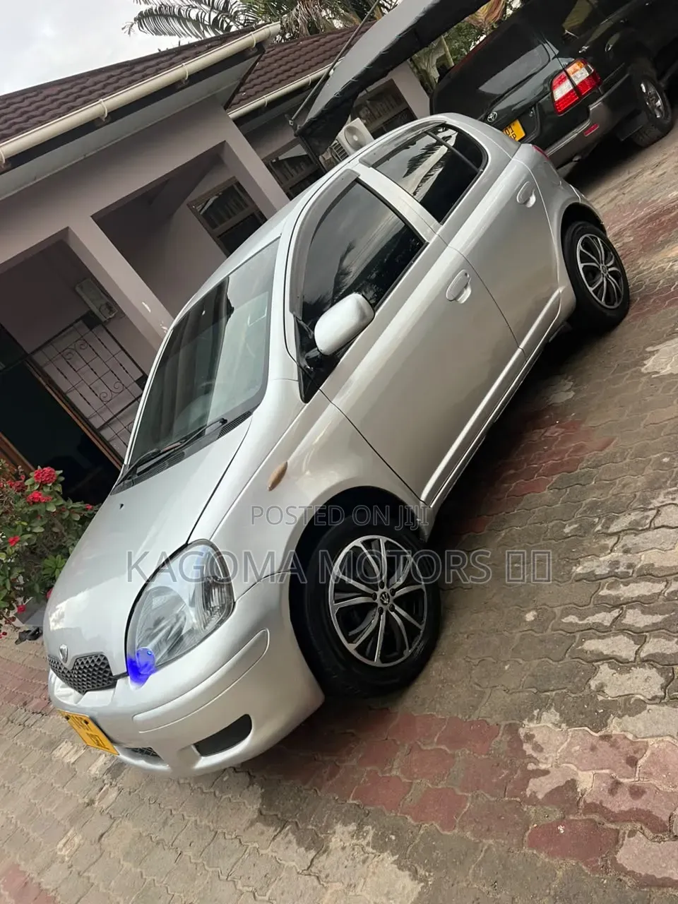 Toyota Vitz 2002 Silver