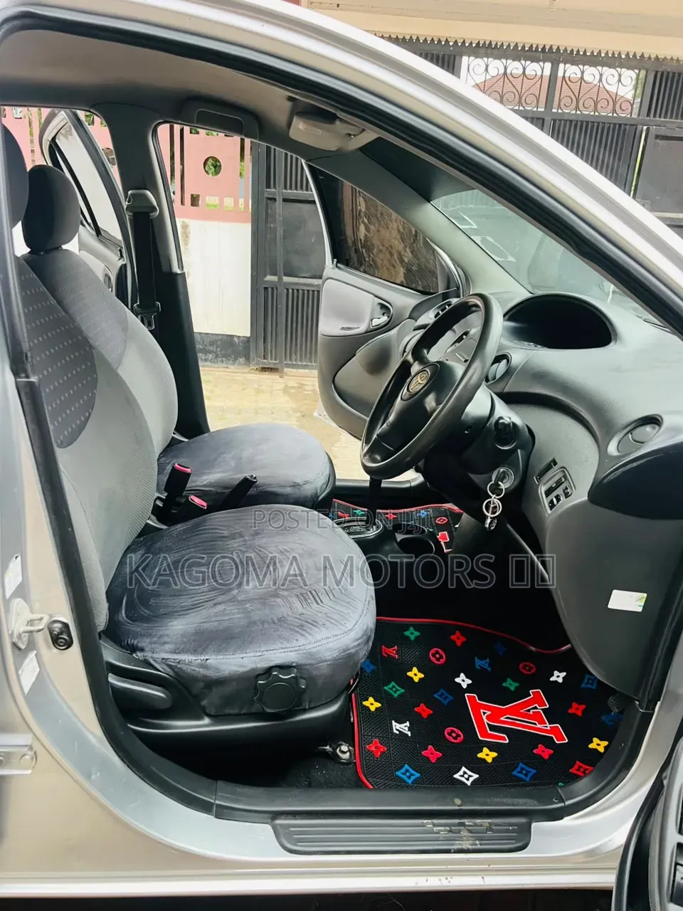 Toyota Vitz 2002 Silver