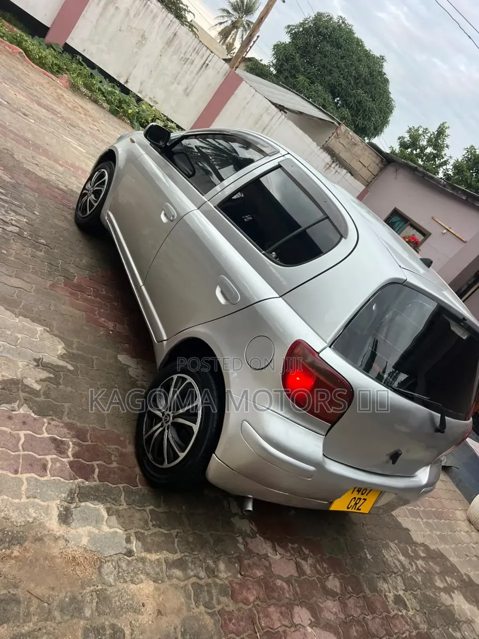 Toyota Vitz 2002 Silver
