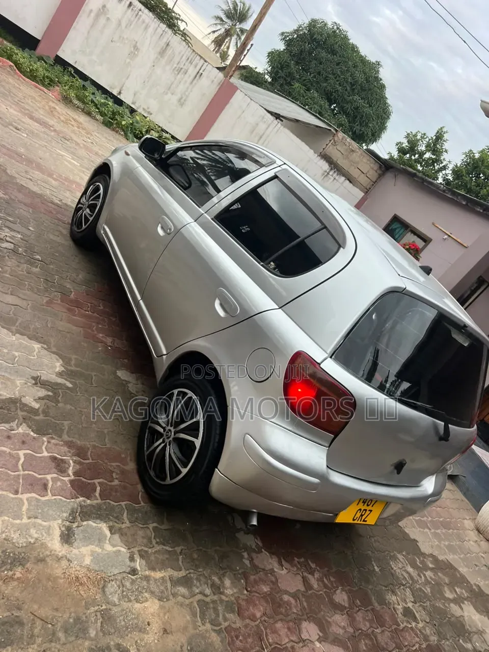 Toyota Vitz 2002 Silver