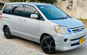 Toyota Noah 2006 Silver