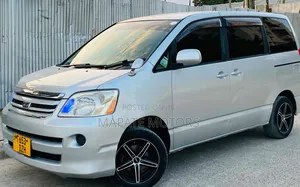 Toyota Noah 2006 Silver