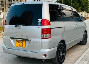 Toyota Noah 2006 Silver