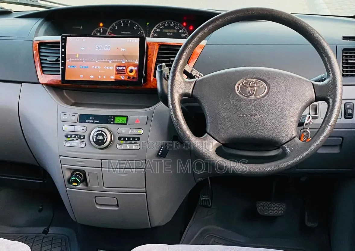 Toyota Noah 2006 Silver