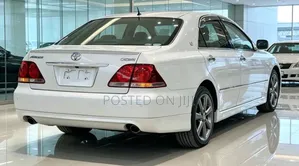 Toyota Crown 2006 White