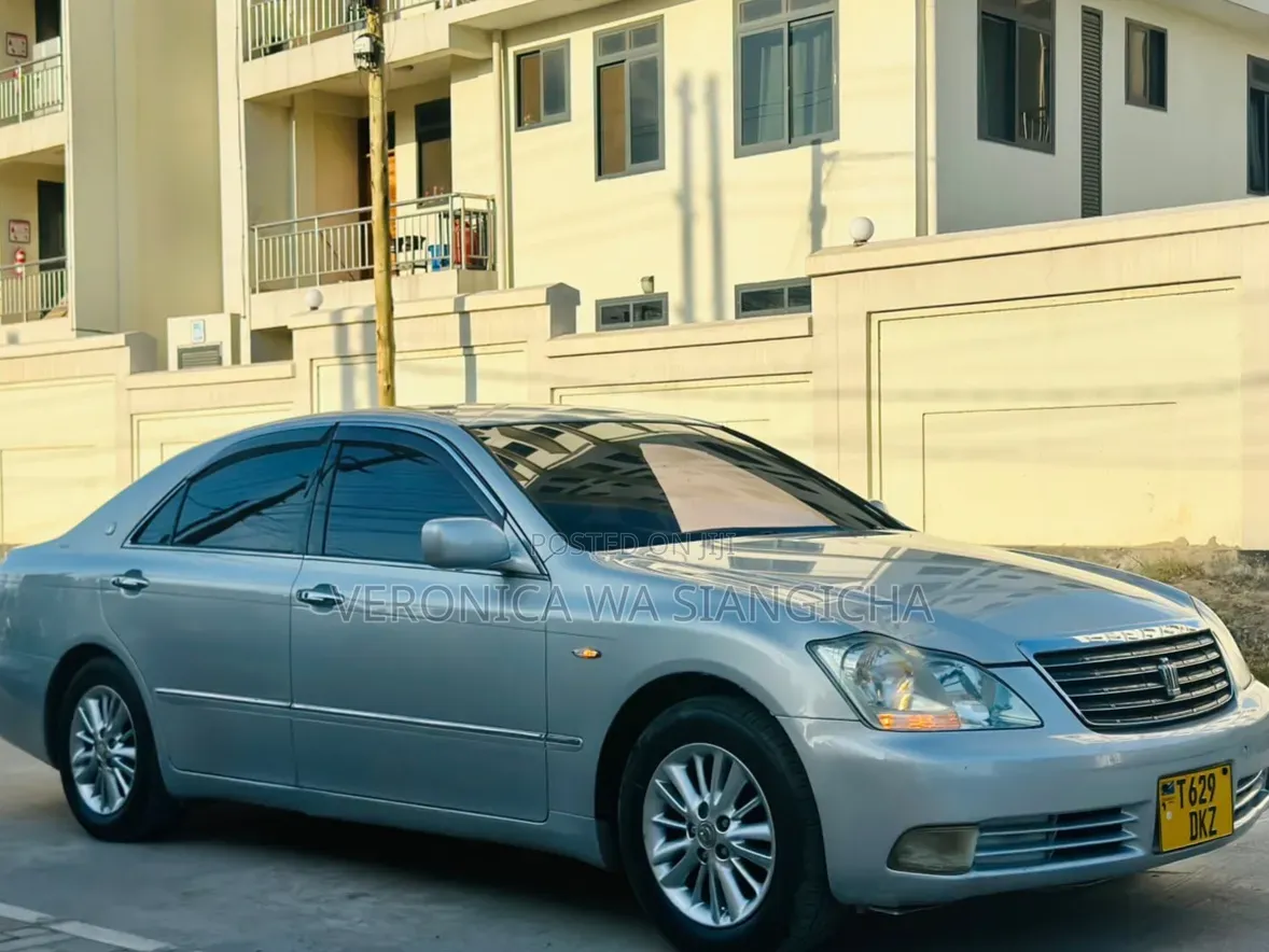 Toyota Crown 2006 Silver