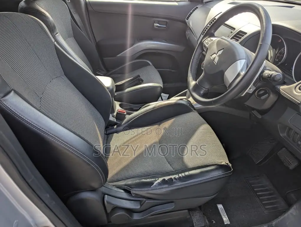 Mitsubishi Outlander 2010 Silver