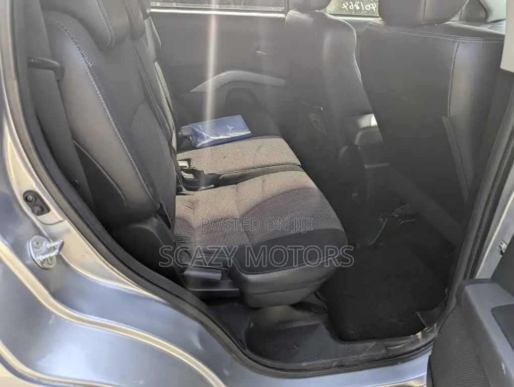 Mitsubishi Outlander 2010 Silver