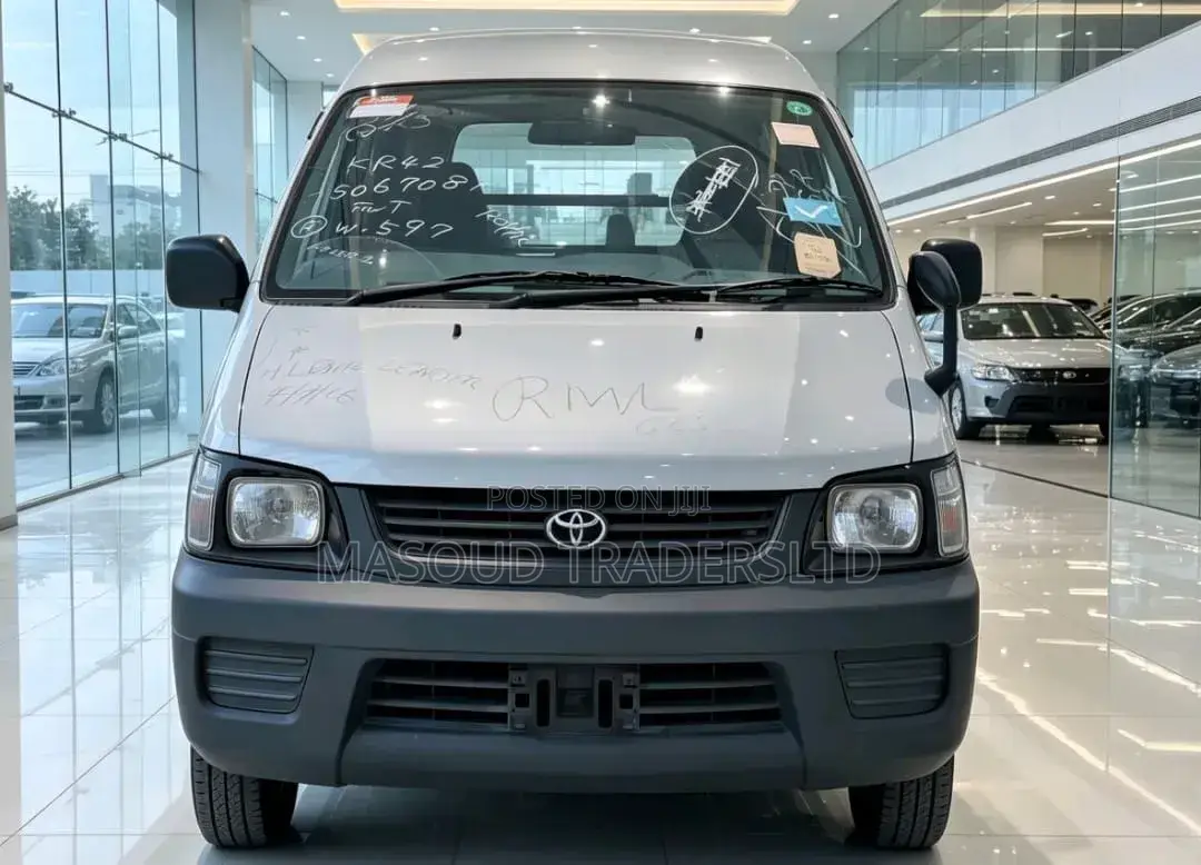 Toyota TownAce Noah 2001 Off white