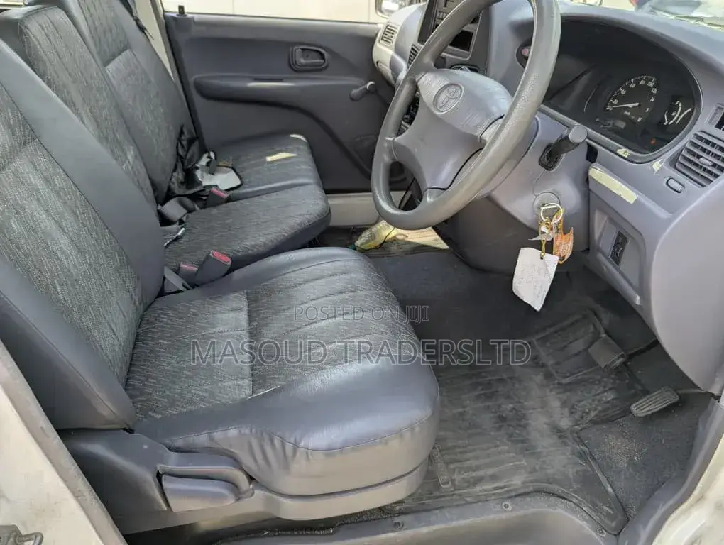 Toyota TownAce Noah 2001 Off white