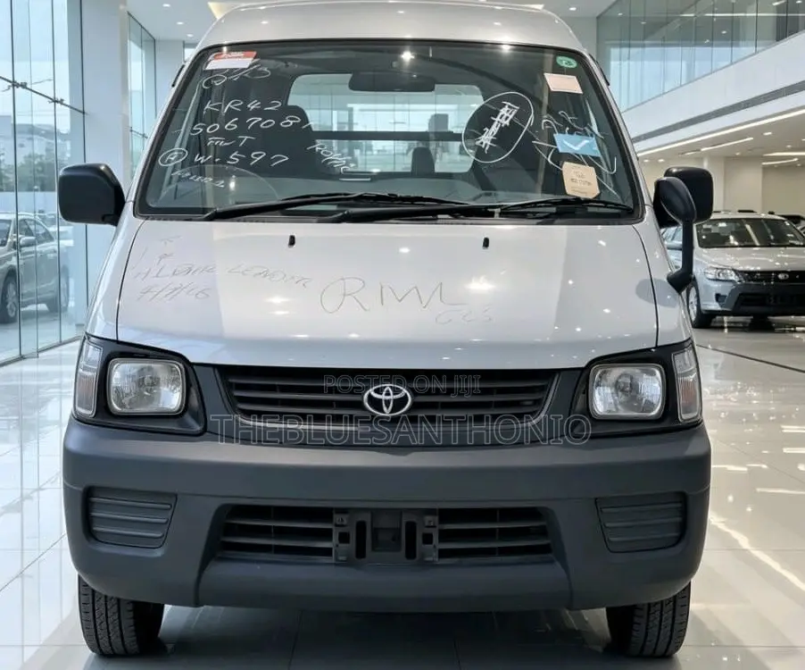 Toyota Noah 2006 White