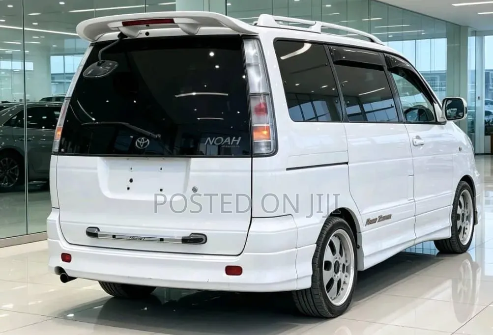 Toyota Noah 2001 White