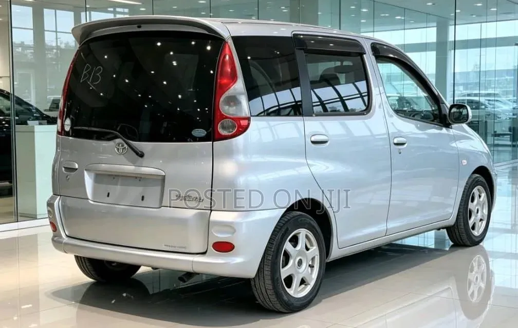 Toyota Fun Cargo 2004 Silver