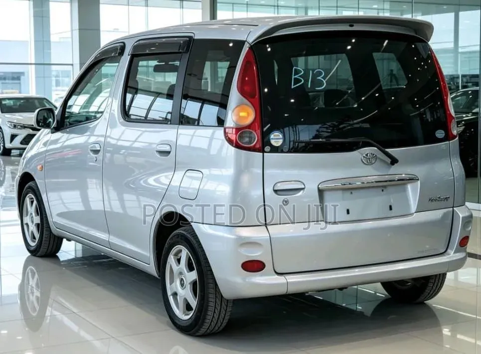 Toyota Fun Cargo 2004 Silver
