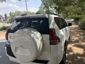 Toyota Land Cruiser Prado 2023 White
