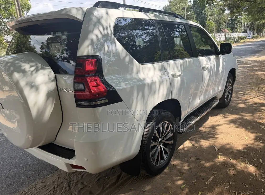 Toyota Land Cruiser Prado 2023 White