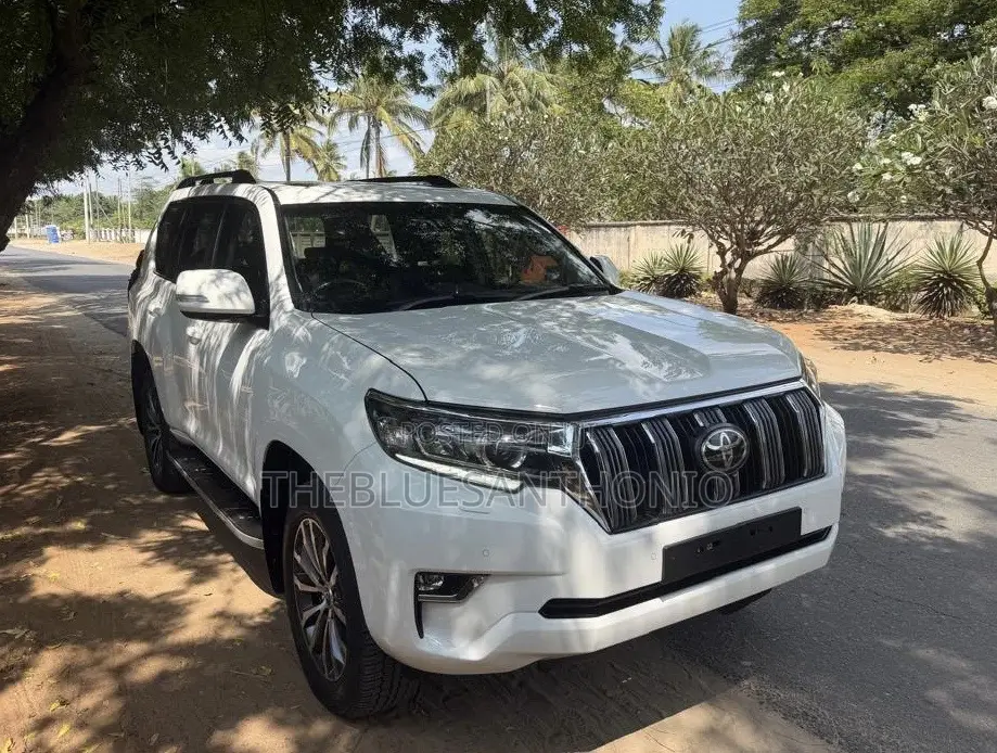 Toyota Land Cruiser Prado 2023 White