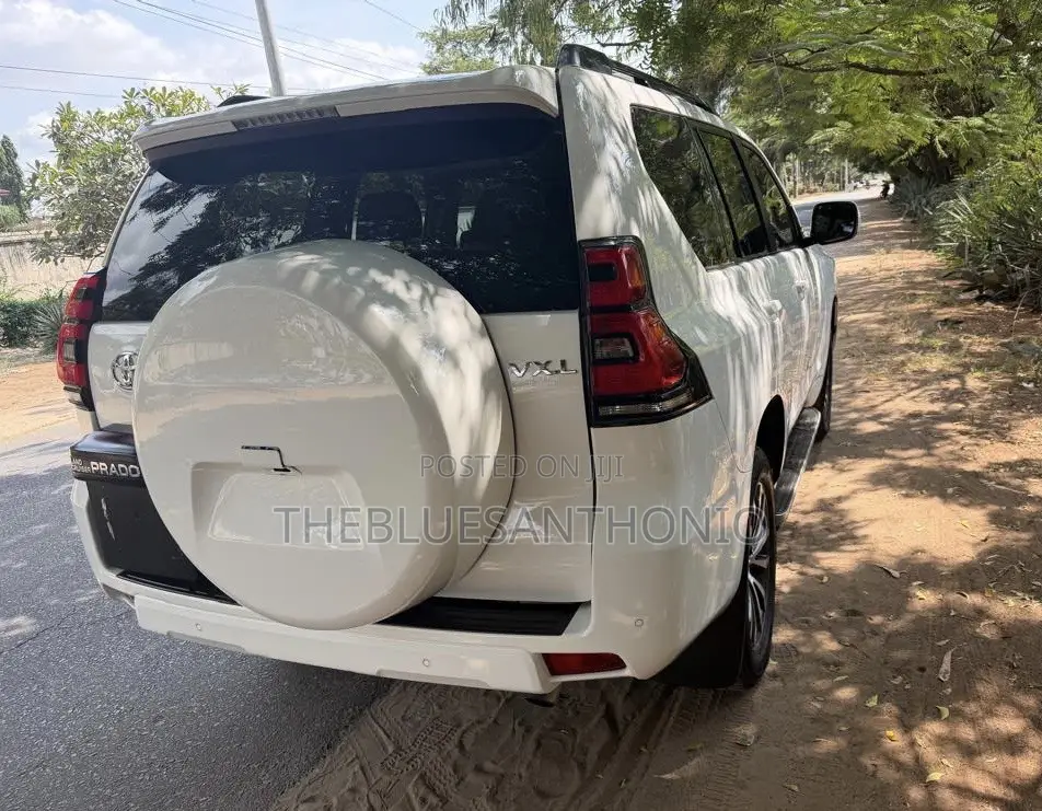 Toyota Land Cruiser Prado 2023 White