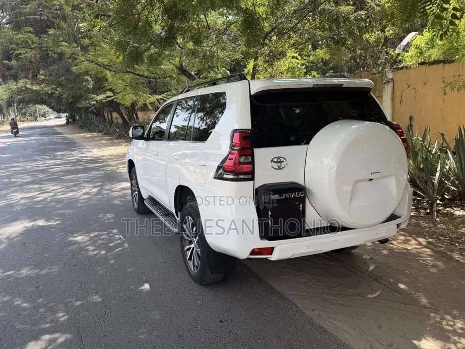 Toyota Land Cruiser Prado 2023 White