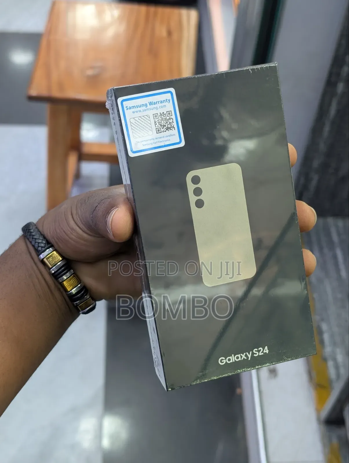 New Samsung Galaxy S24 128 GB Gold