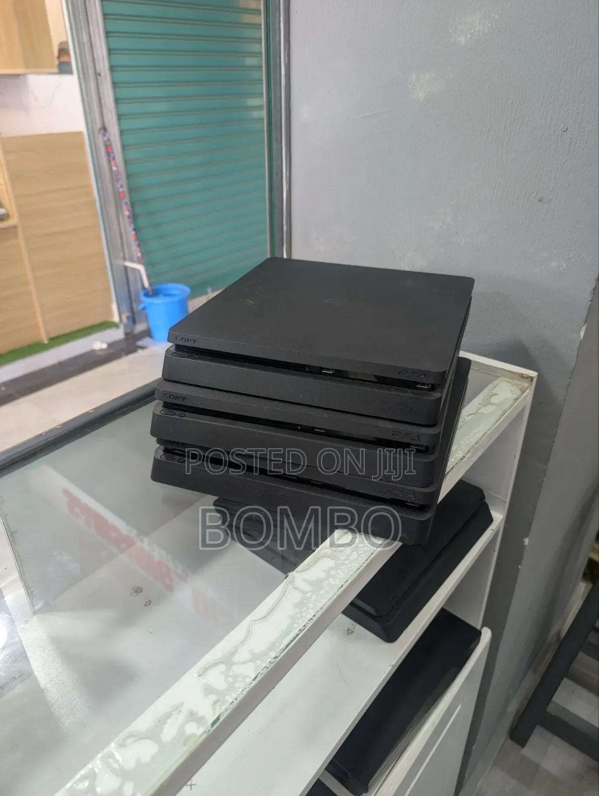 Play Station 4 Slim