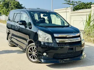 Toyota Noah 2.0 143hp FWD (8 Seater) 2009 Black