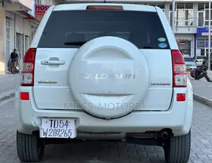 Suzuki Escudo 2008 White
