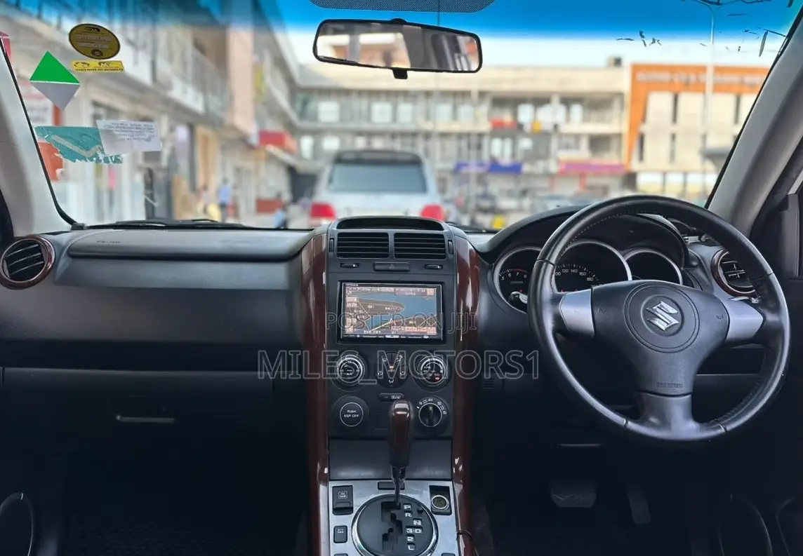 Suzuki Escudo 2008 White