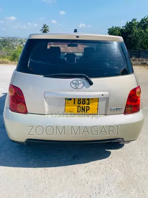 Toyota IST 2005 Silver