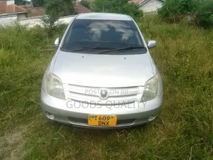 Toyota IST 2005 Silver