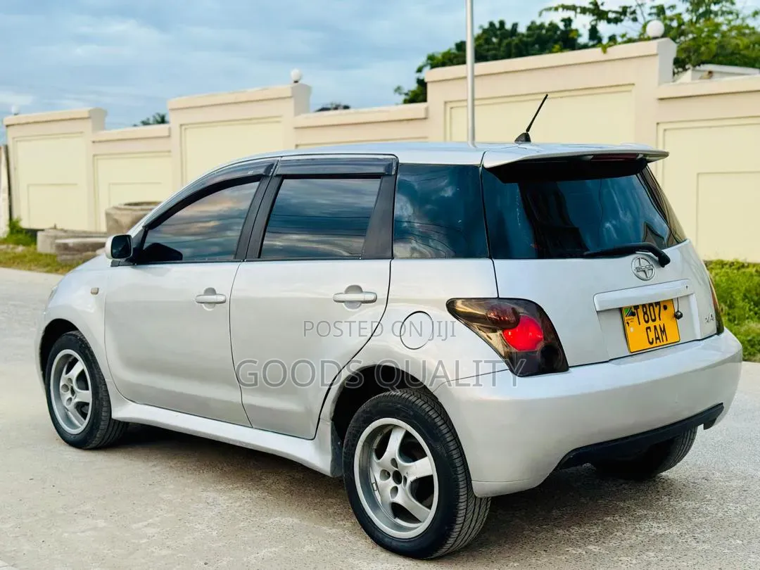 Toyota IST 2005 Silver
