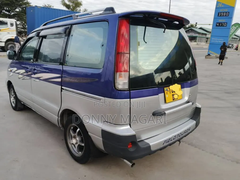 Toyota Noah 2001 Blue