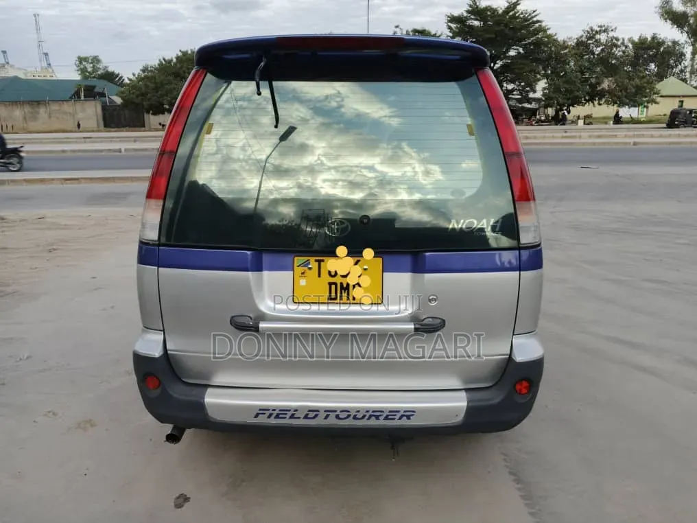 Toyota Noah 2001 Blue