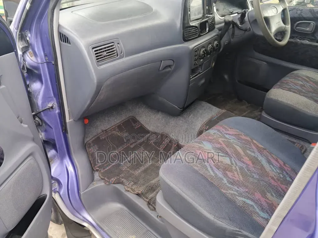 Toyota Noah 2001 Blue
