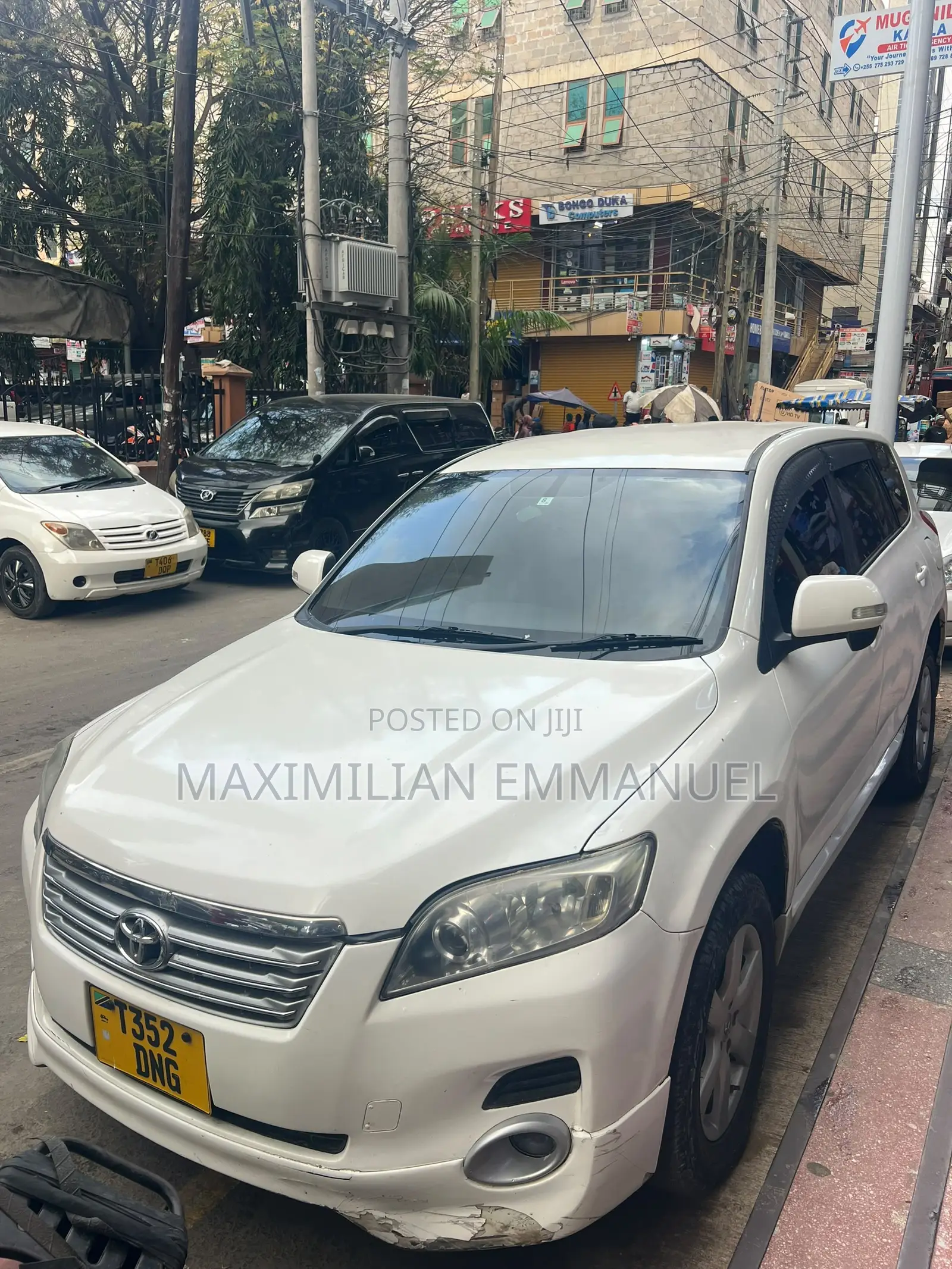 Toyota Vanguard 2011 White