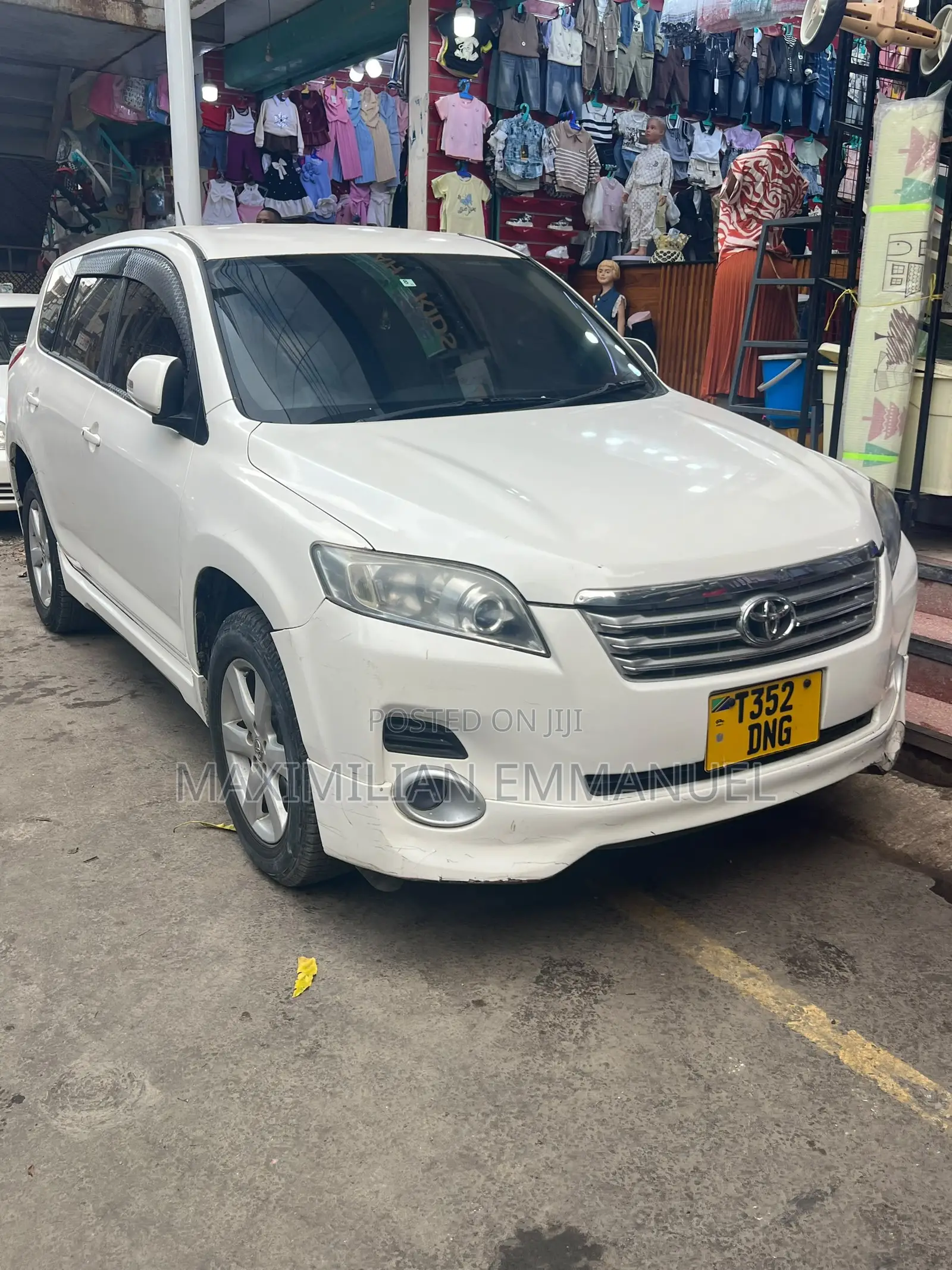 Toyota Vanguard 2011 White