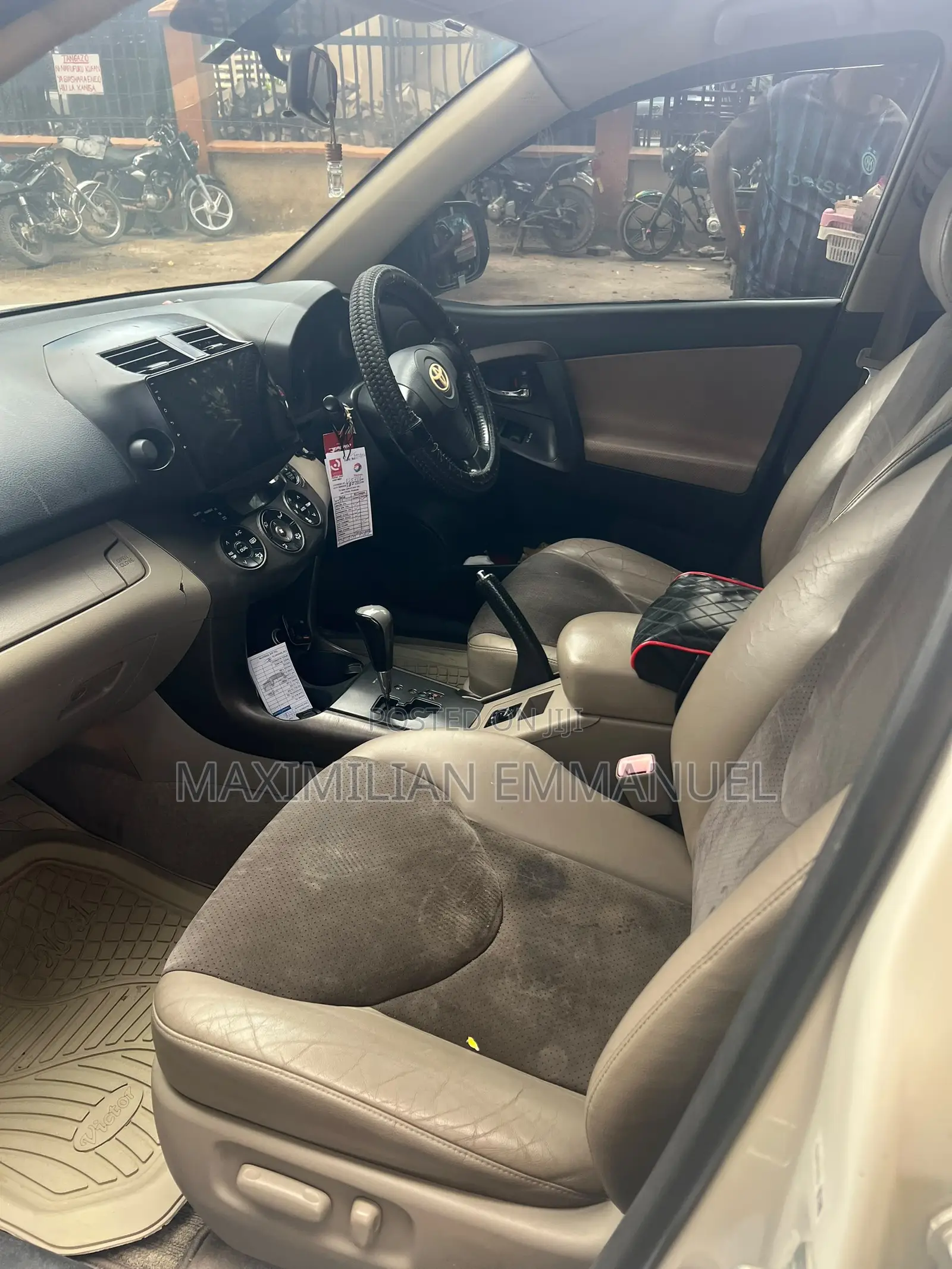 Toyota Vanguard 2011 White