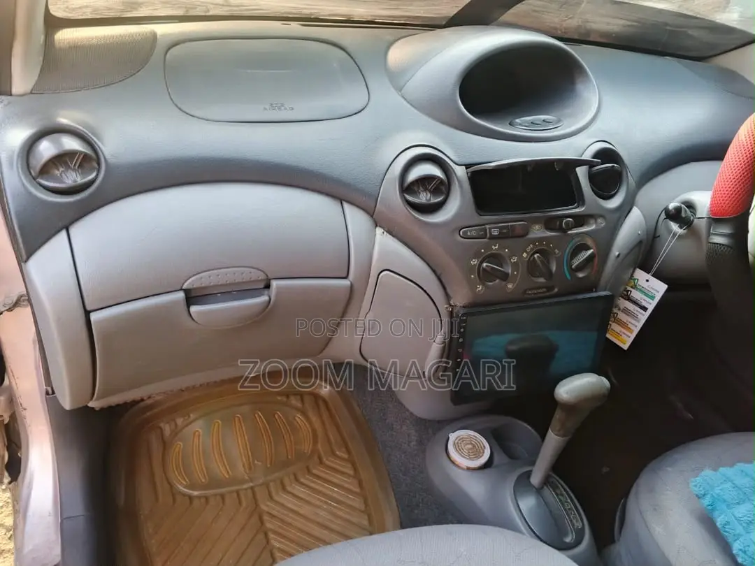 Toyota Vitz 2003 Silver