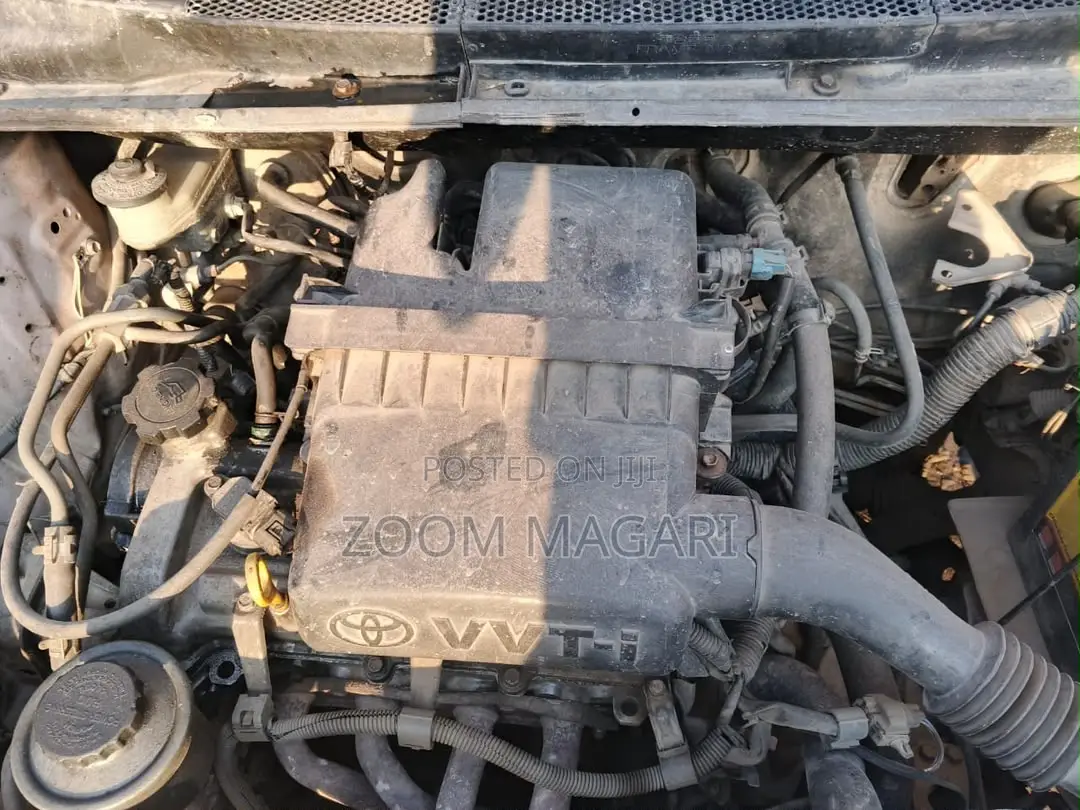 Toyota Vitz 2003 Silver