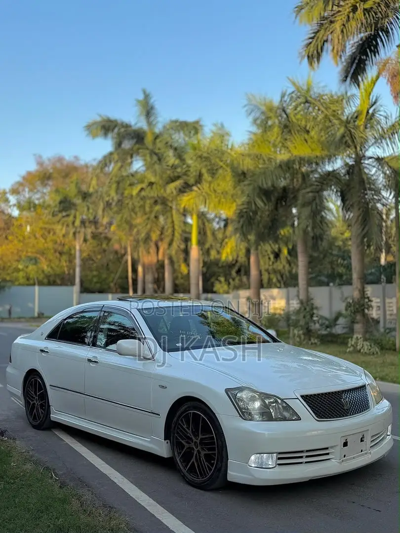 Toyota Crown Royale 2005 White