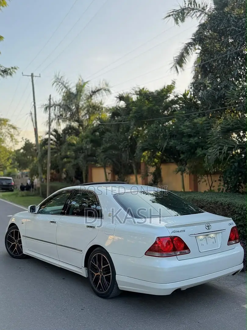 Toyota Crown Royale 2005 White