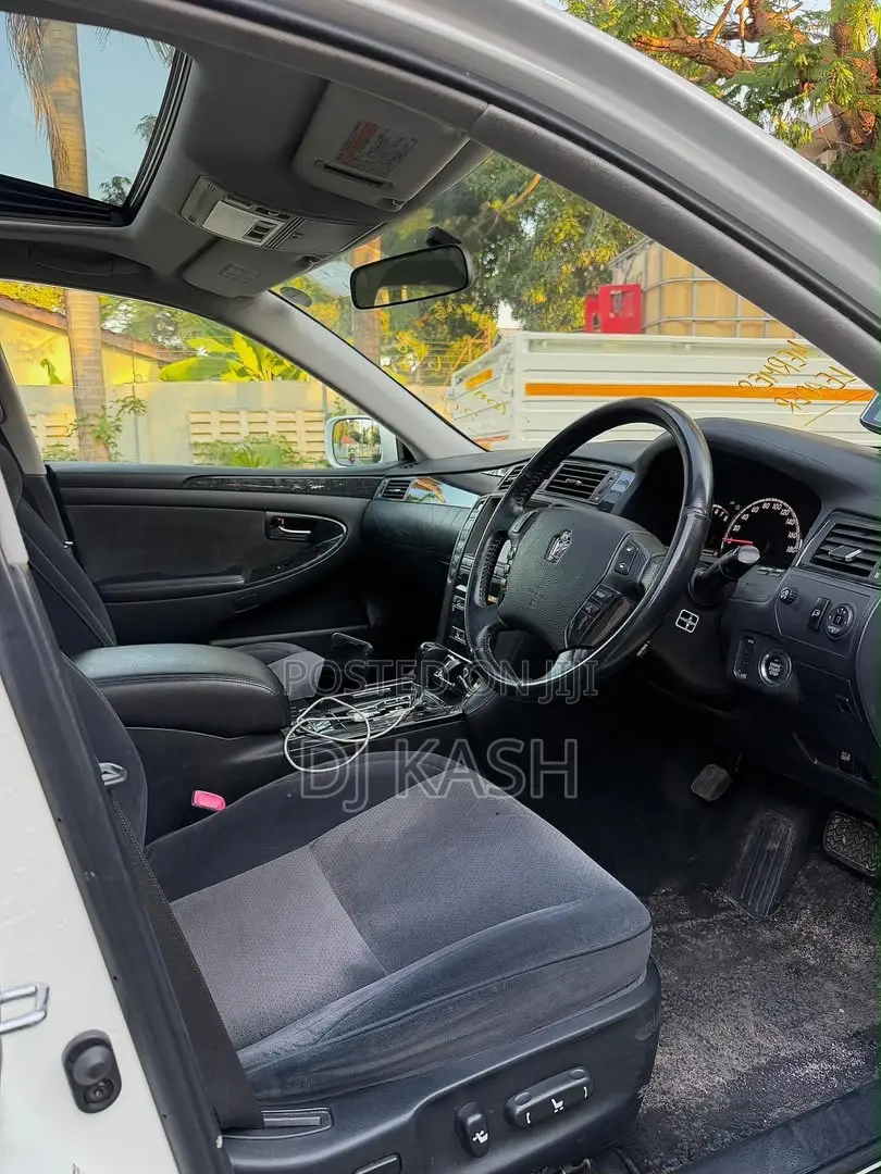 Toyota Crown Royale 2005 White