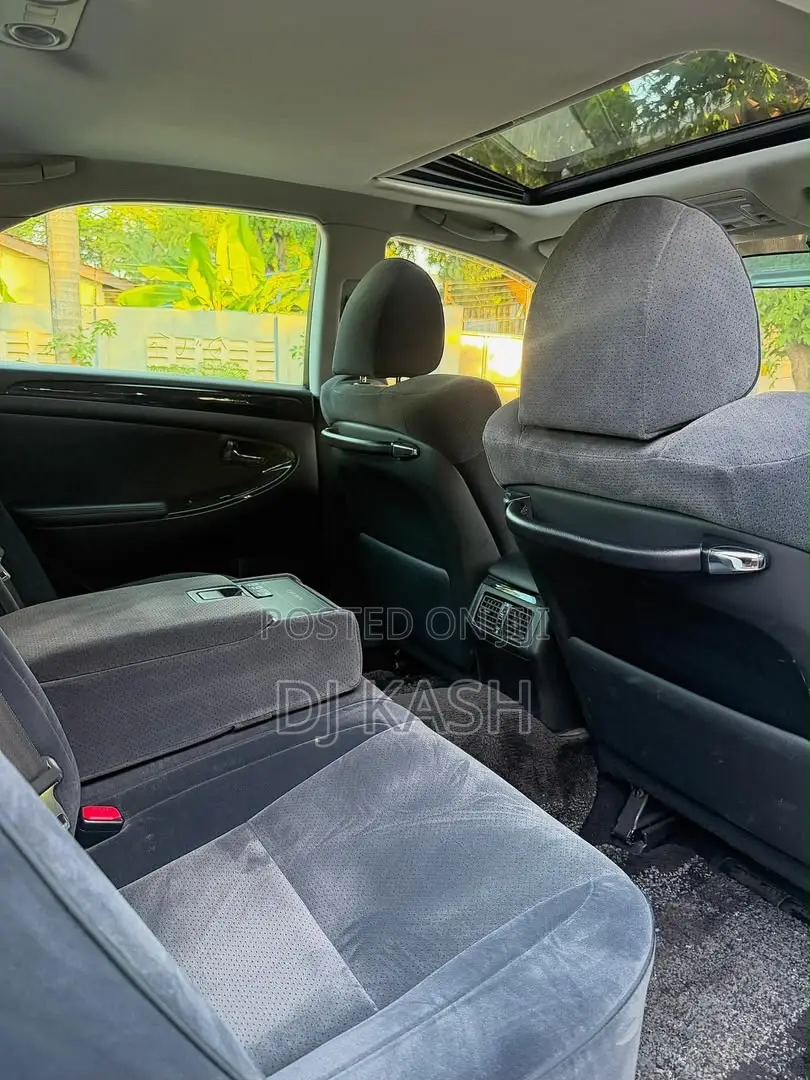 Toyota Crown Royale 2005 White