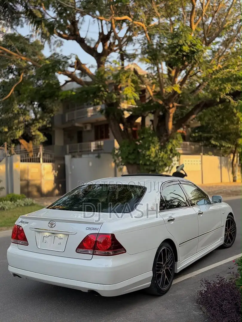 Toyota Crown Royale 2005 White