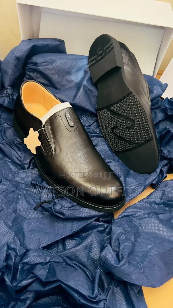 Men's Leather Shoes 2 Colours Materials Very Hot and Smart