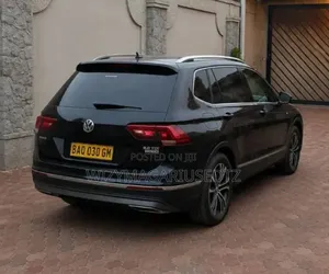 Volkswagen Tiguan 2019 Burgundy