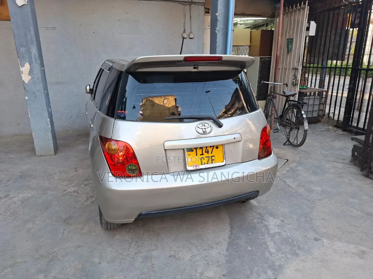 Toyota IST 2005 Gray