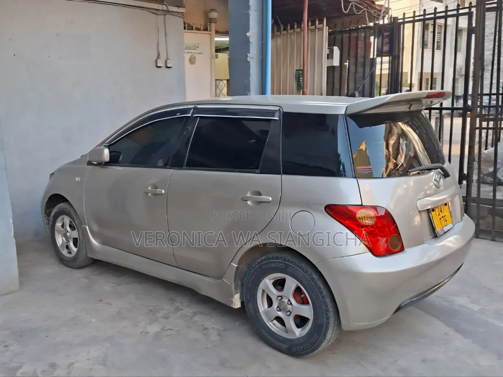 Toyota IST 2005 Gray