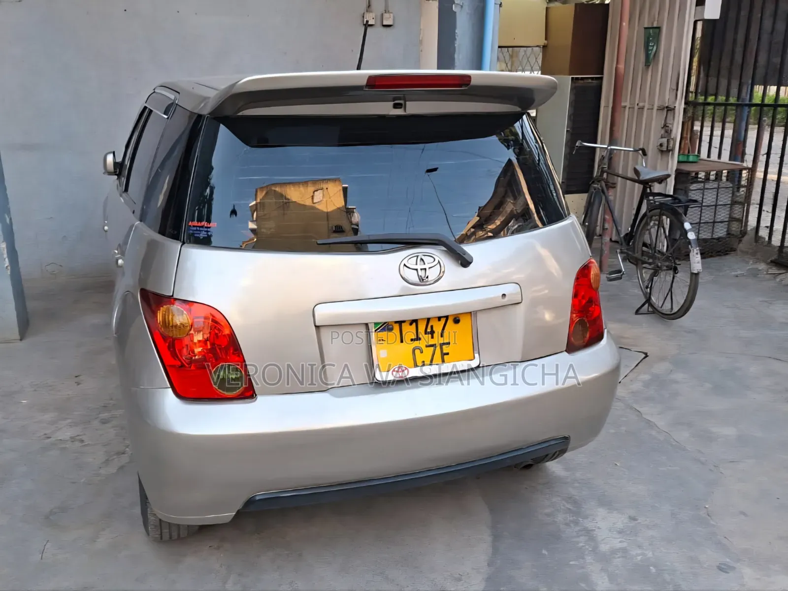 Toyota IST 2005 Gray